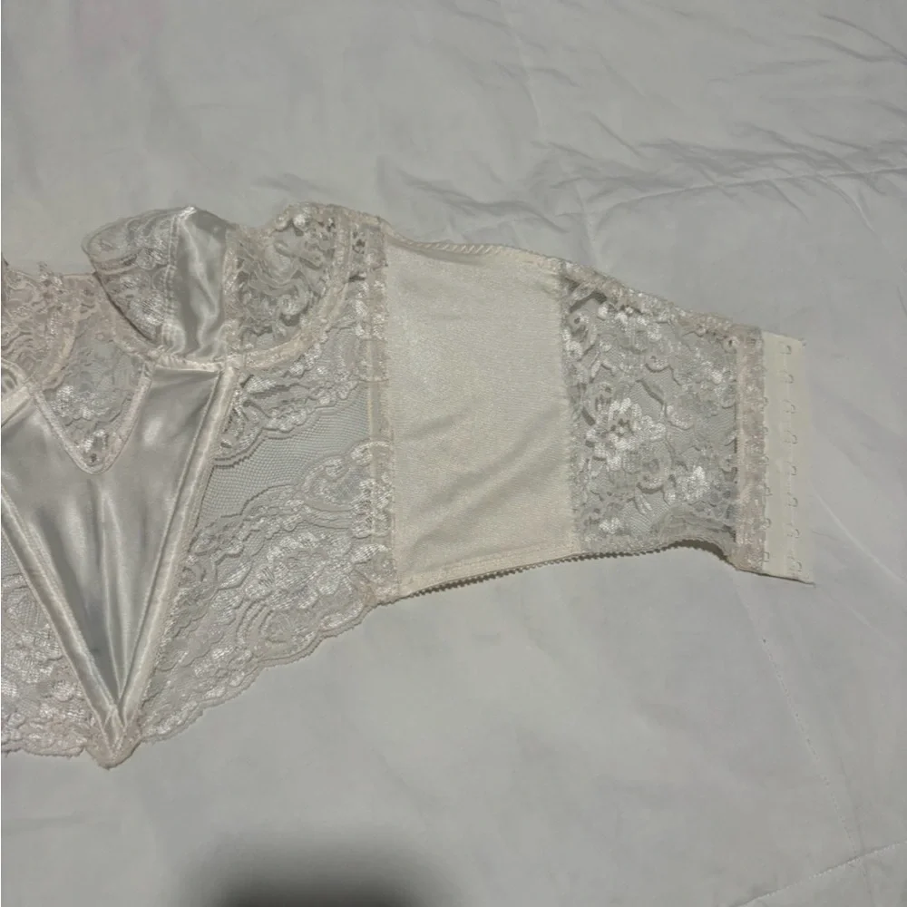 Vintage Dior Ivory Lace Bustier Top - Picture 3 of 9